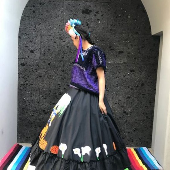 Mexican woman’s skirt black 35 inches long Frida. - Picture 2 of 2